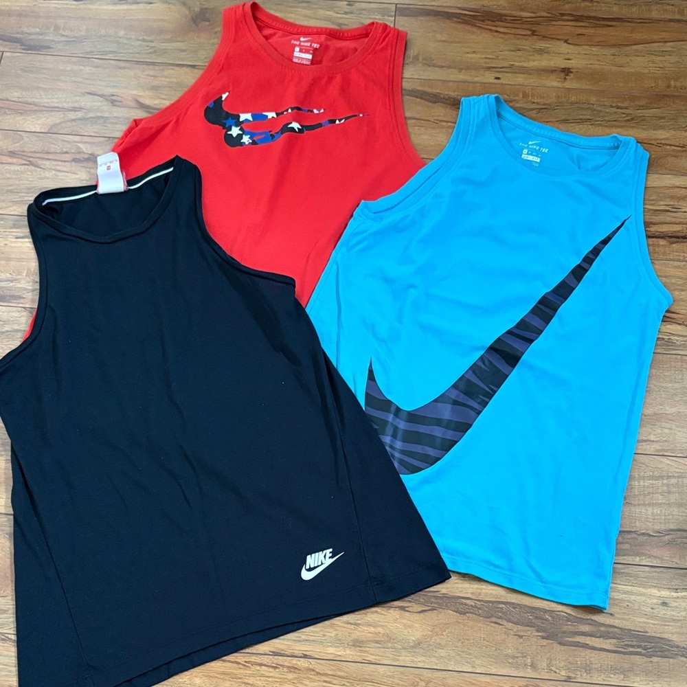 Nike women’s tank tops XS bundle